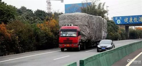 17.5米高低板幾成廢鐵，13米車成集裝箱道路運輸新寵